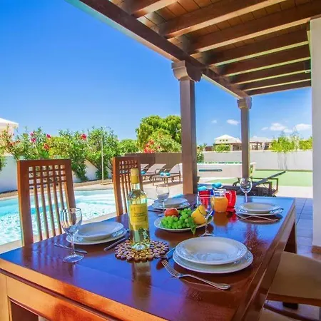 Βίλα In Playa Blanca Sleeps 8 Includes Swimming Pool Air Con And Wifi 9 Πλάγια Μπλάνκα