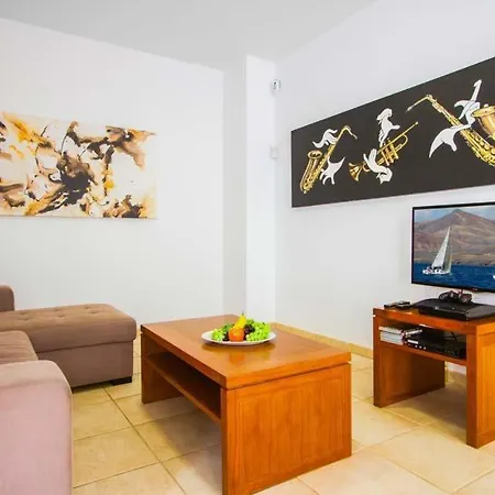 In Playa Blanca Sleeps 8 Includes Swimming Pool Air Con And Wifi 9 *